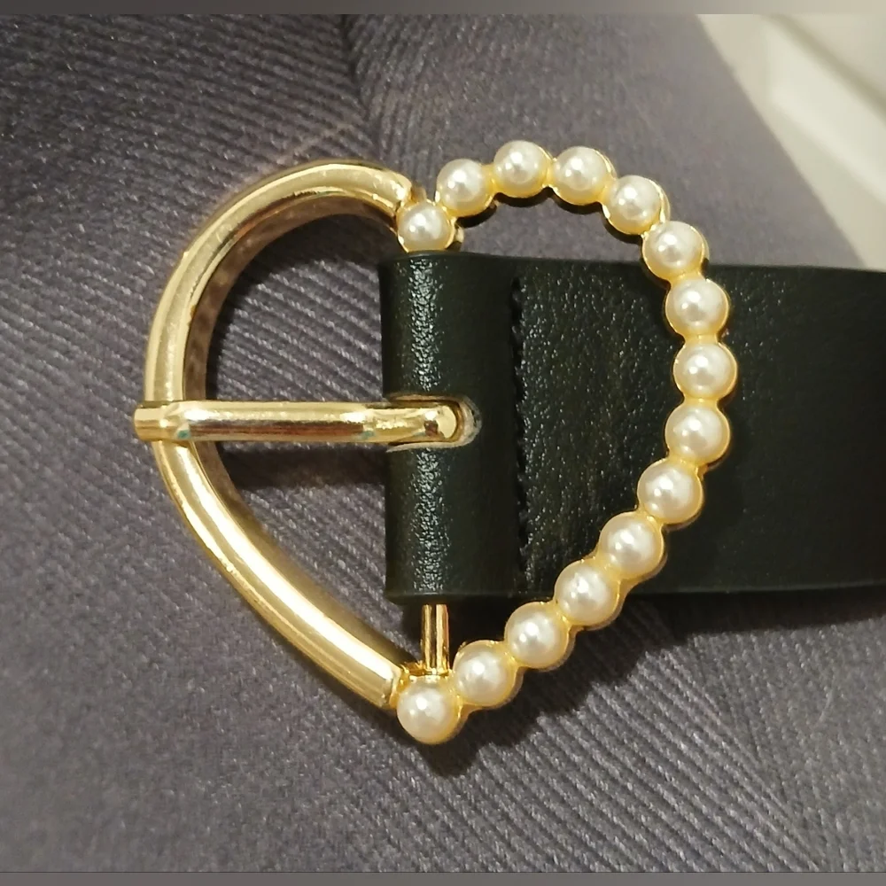 Pearl Heart Black Belt‎